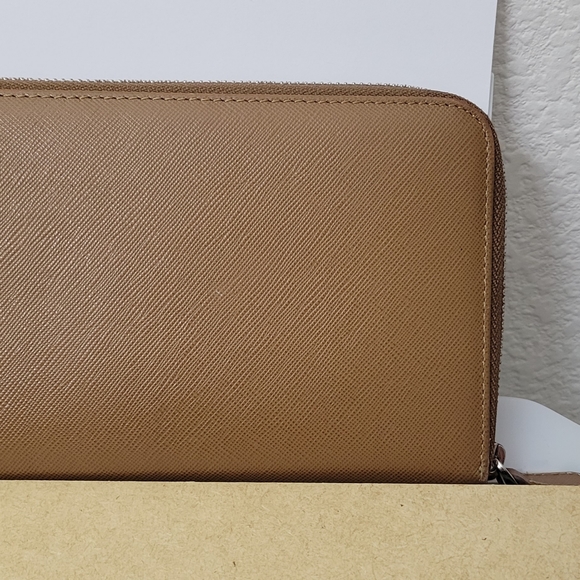 Prada LONG wallet/ check book - Picture 5 of 10